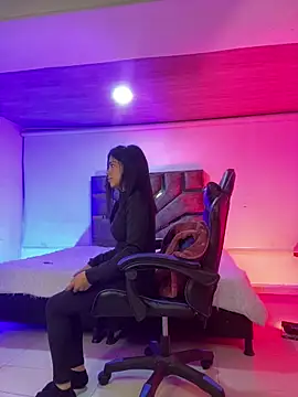 Chat XXX en directo de NINA_18_YEARS