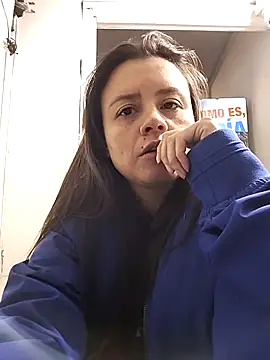 karlagiraldo198 Adlı Modelin Canlı XXX Sohbeti