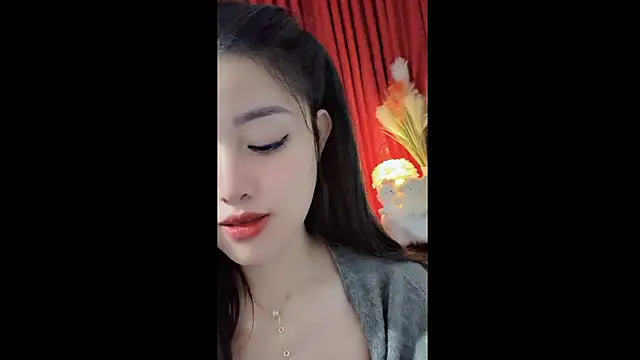 MiCandy-Lovee Show in webcam