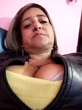 Chatroom XXX en direct de AlexadraJones3453