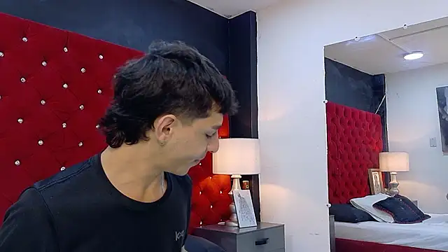 Logan_Woods Show Webcam