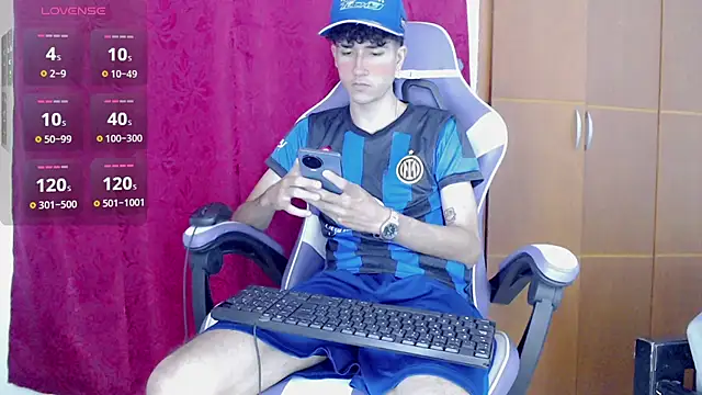 Johnny_cagee_ Chat XXX in diretta