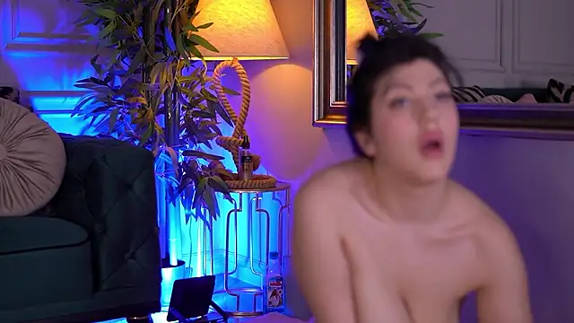 AlenaCapricious' Live XXX Chat