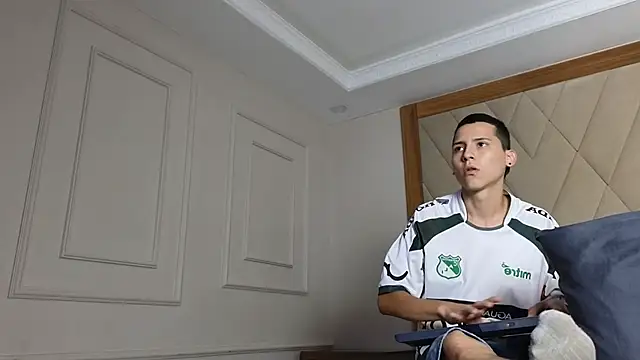 Živý XXX chat KingAlexis_