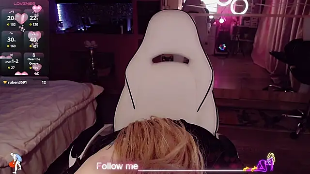 AnnieGOld_ élő XXX-chatje