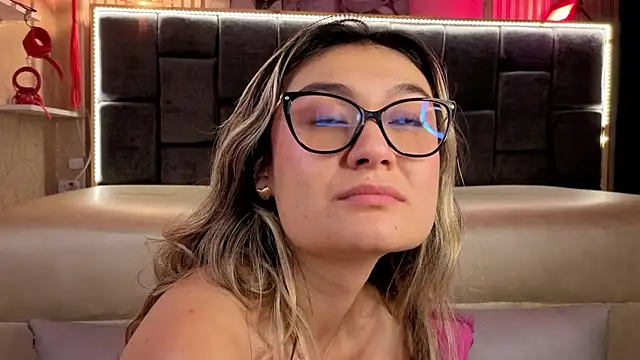 Im-Lola's Live XXX Chat