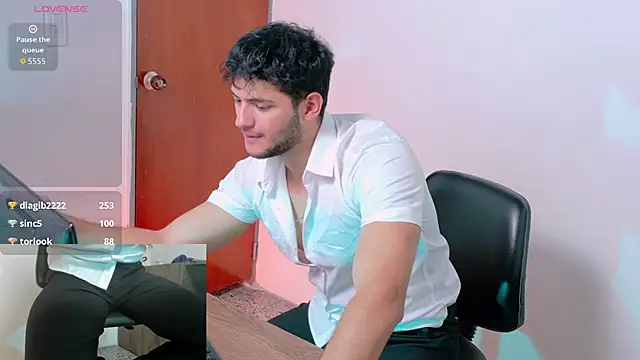 KaelSwitchのライブXXXチャット