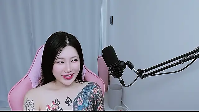 MISA_02: онлайн-секс-чат