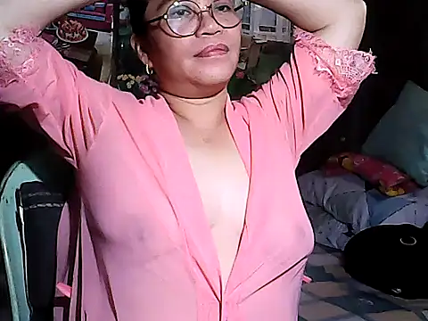 Adeline05: онлайн-секс-чат