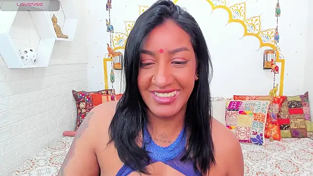 LadyNahir's Live XXX Chat