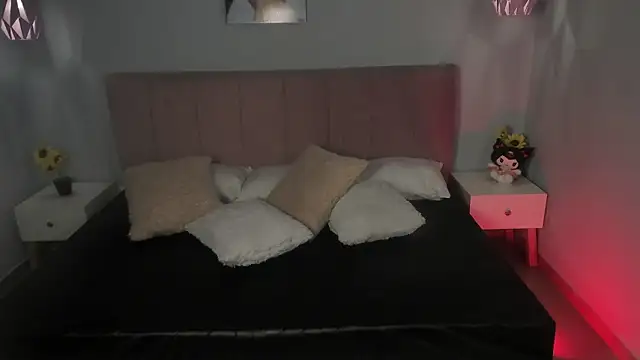 ela_petit live XXX chat