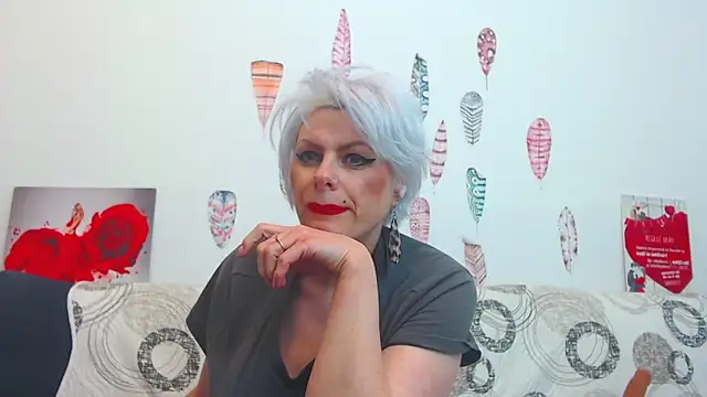 Chatroom XXX en direct de GORGEOUS_GIRL_WOW_