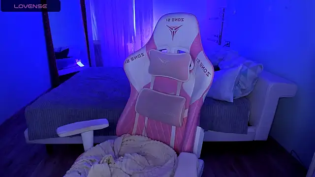 AnyaTaylor_: онлайн-секс-чат