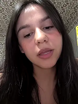 Daniela-rosee Adlı Modelin Canlı XXX Sohbeti