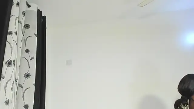 CREAMY_BUBBLEGUM Chat XXX in diretta