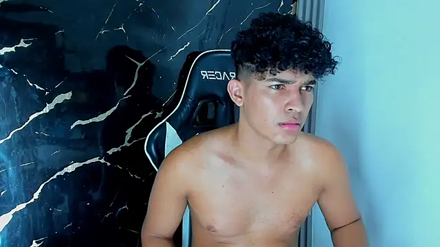 XXX chat uživo modela jamescurly00