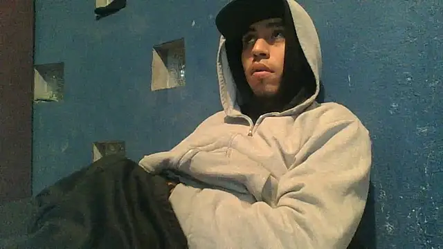 AlexAlejandro13のライブXXXチャット