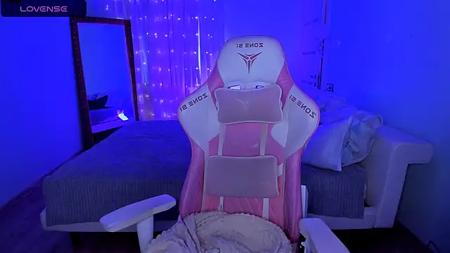 AnyaTaylor_ Chat XXX in diretta