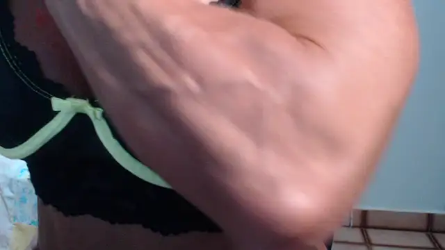 Stronggsexy Adlı Modelin Canlı XXX Sohbeti