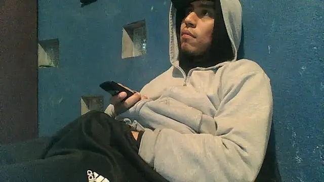 AlexAlejandro13 即時 XXX 聊天