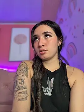 Sophie_LS Adlı Modelin Canlı XXX Sohbeti