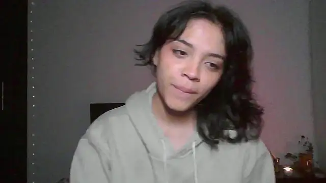 Chat +18 de _curiouskitten_ ao vivo