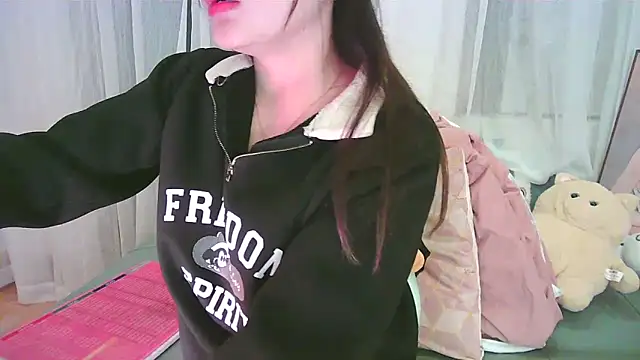 Cara-99 Adlı Modelin Canlı XXX Sohbeti