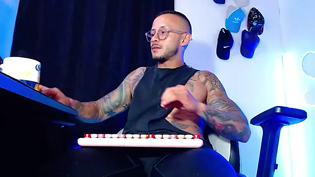 sebastian_horny's Live XXX Chat