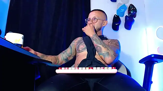 sebastian_horny's Live XXX Chat