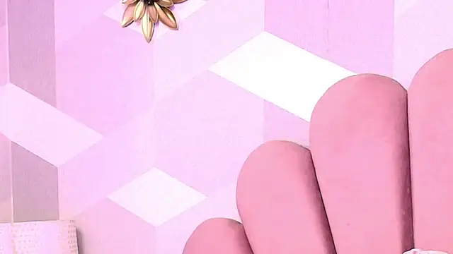 Pokazy przed kamerką – KylieMonnett