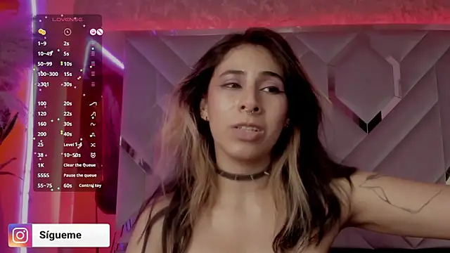 Sara_Foxx1's Live XXX Chat