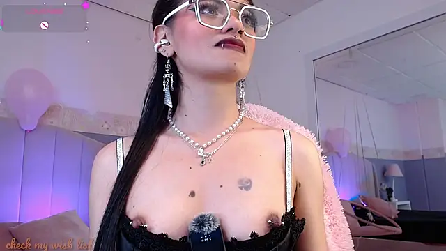 Emerald_gh – Live XXX-chat