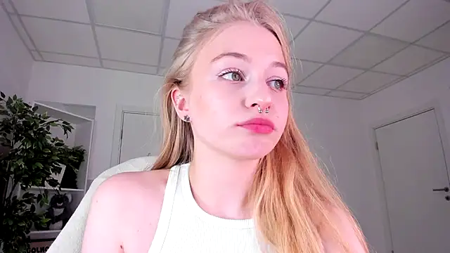 MiaMews Chat XXX in diretta