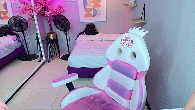 Maggy_t18 即時 XXX 聊天