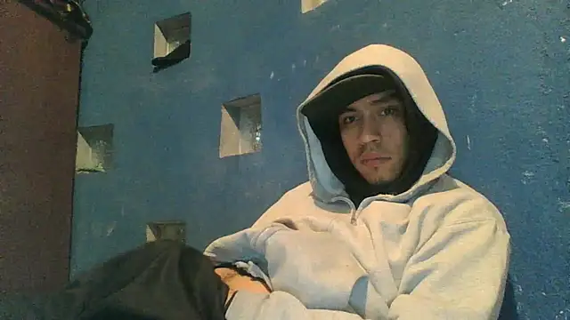 AlexAlejandro13のライブXXXチャット