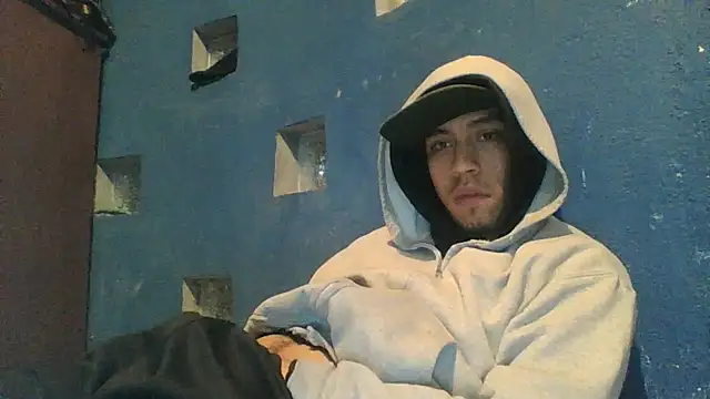 AlexAlejandro13のライブXXXチャット