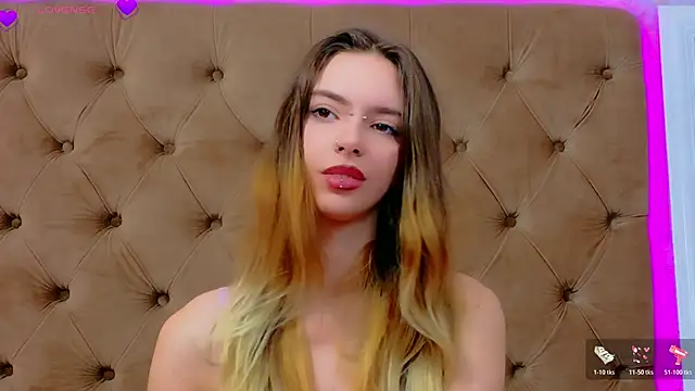 CoraVex's Live XXX Chat