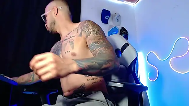 sebastian_horny's Webcam Show