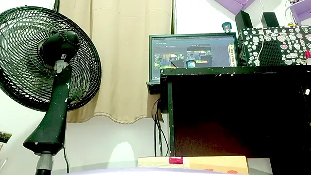 แชท XXX สดของ PetiteIvoryQueen19