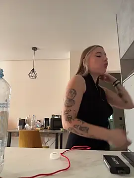 VineraSweet's Live XXX Chat