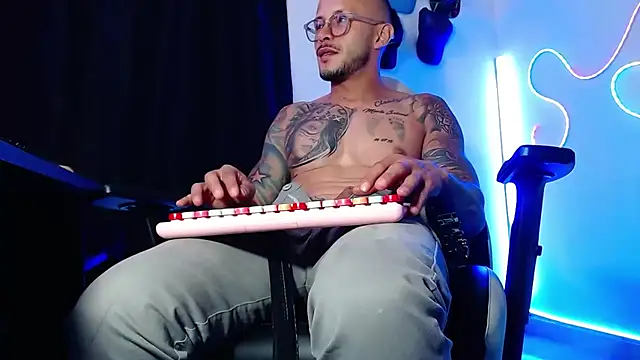 sebastian_horny: онлайн-секс-чат