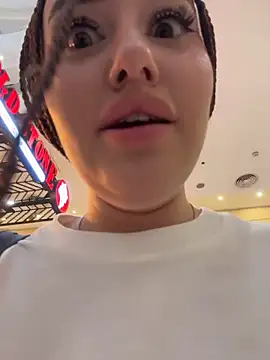 KiraSunshine élő XXX-chatje