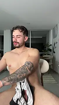 Chat +18 de Valenthino_Salvatore ao vivo