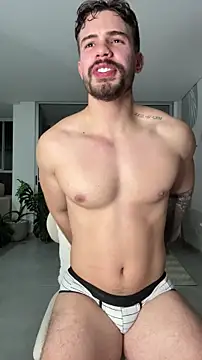 Valenthino_Salvatore 现场XXX聊天