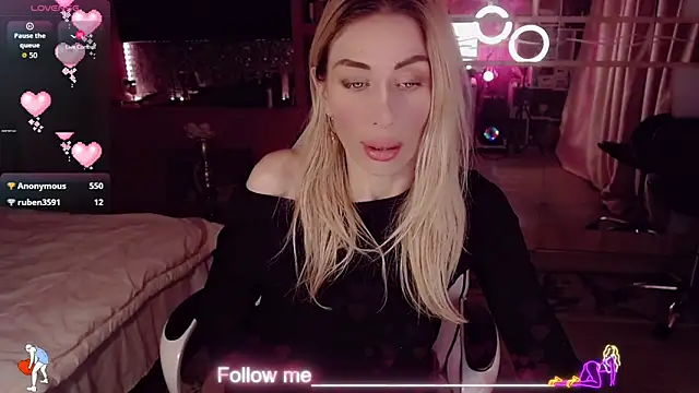 AnnieGOld_ Adlı Modelin Canlı XXX Sohbeti