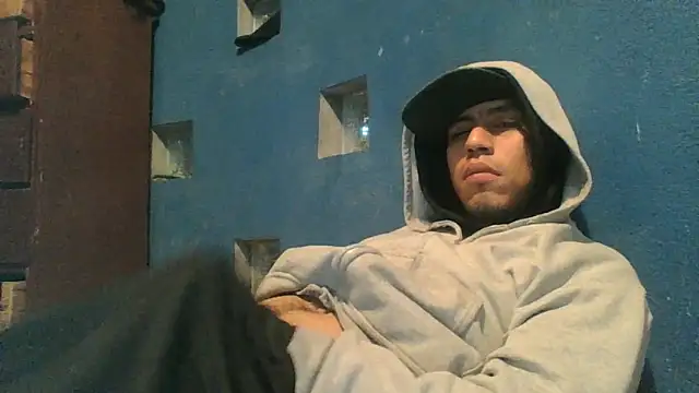 AlexAlejandro13 élő XXX-chatje