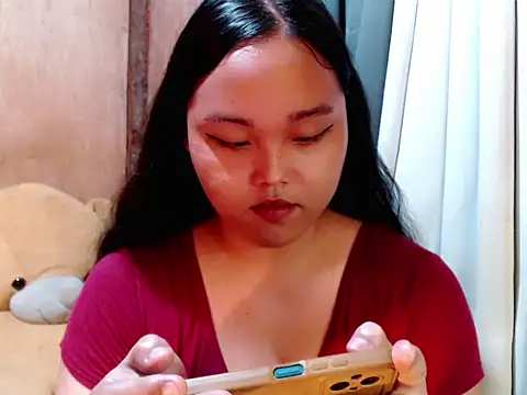 _Lylia: διαδικτυακό σόου στην κάμερα