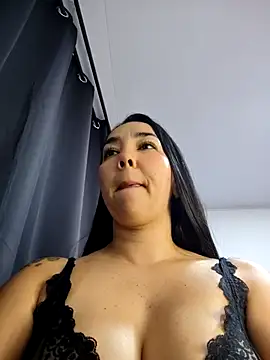 nathpalacios_ élő XXX-chatje