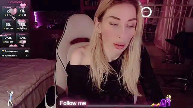 AnnieGOld_ élő XXX-chatje