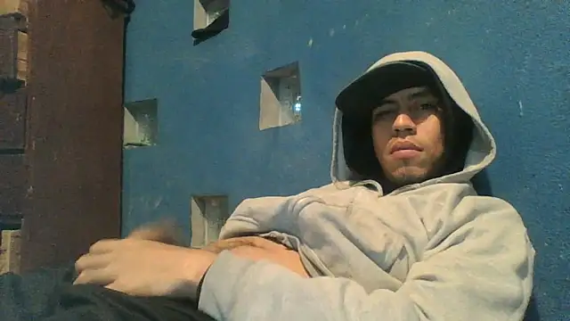 Czat XXX na żywo – AlexAlejandro13